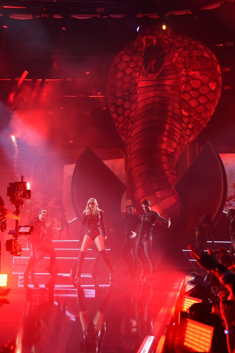 Taylor Swift at 2018 American Music Awards — photo 461
