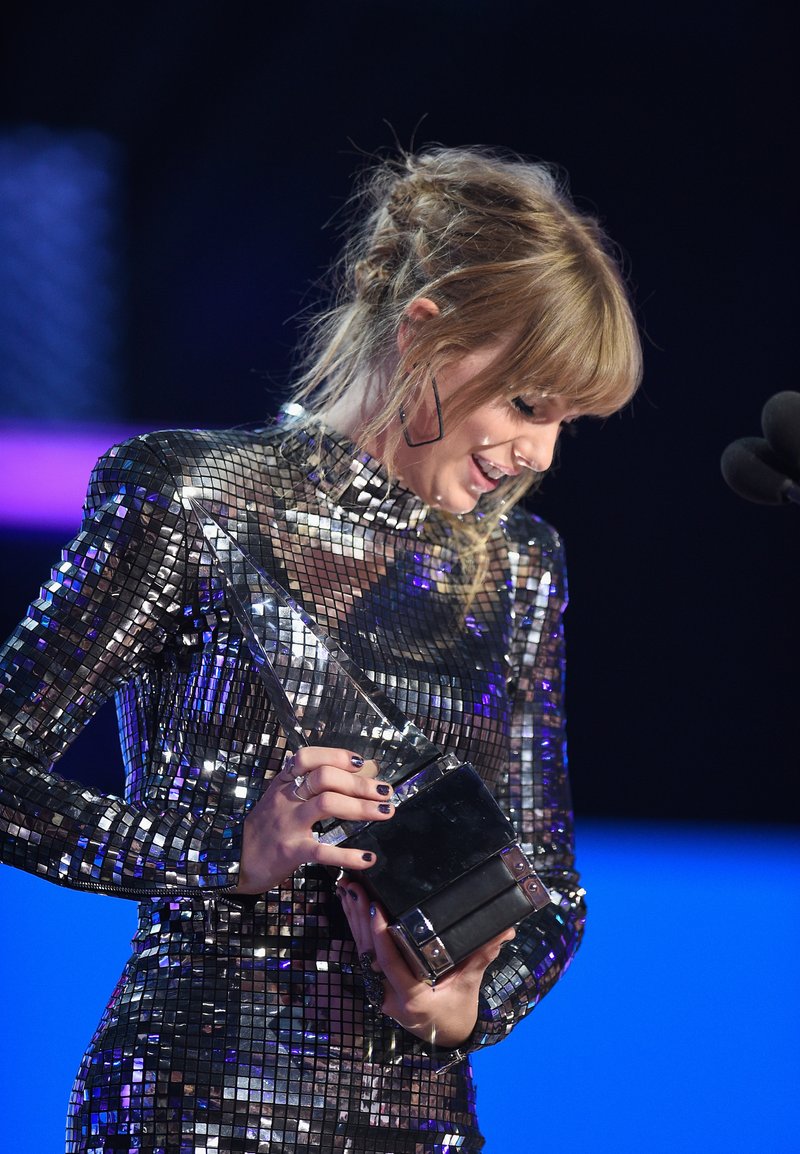 Taylor Swift at 2018 American Music Awards — photo 478