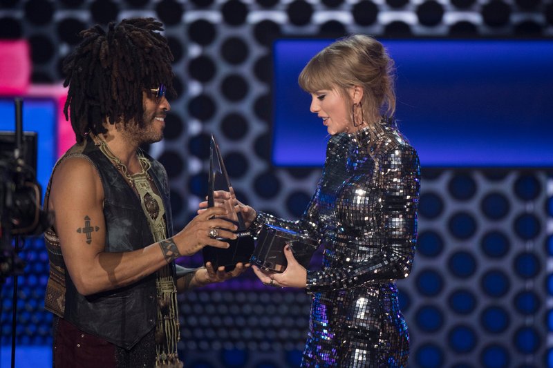 Taylor Swift at 2018 American Music Awards — photo 496