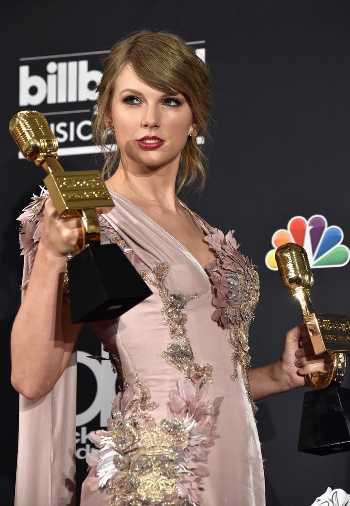 Taylor Swift at 2018 Billboard Music Awards — photo 35