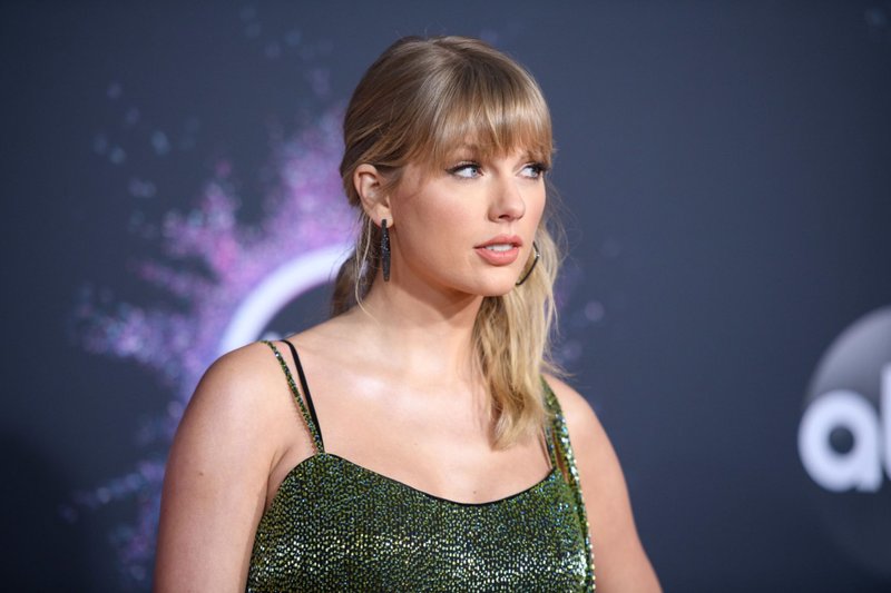 Taylor Swift at 2019 American Music Awards — photo 8