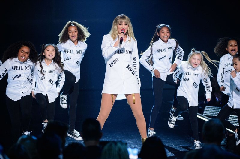Taylor Swift at 2019 American Music Awards — photo 33