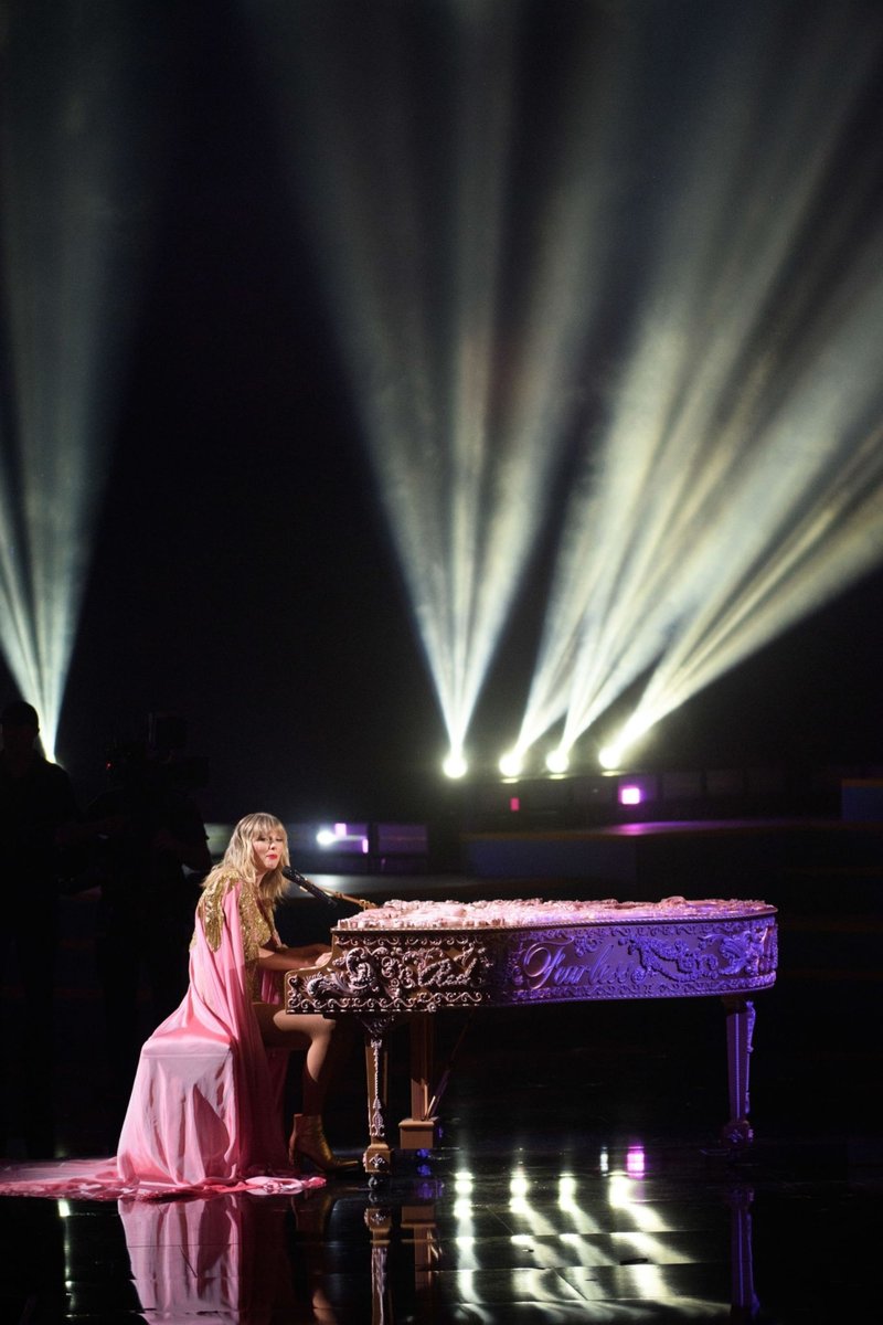 Taylor Swift at 2019 American Music Awards — photo 60