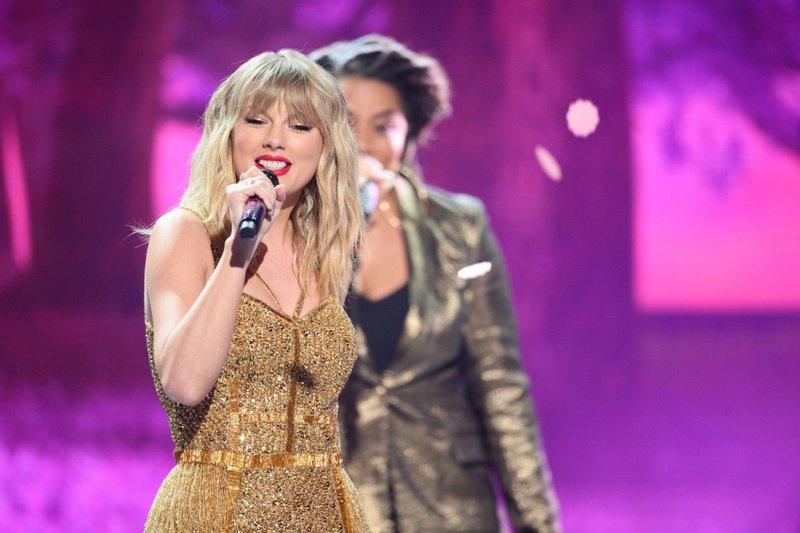 Taylor Swift at 2019 American Music Awards — photo 73