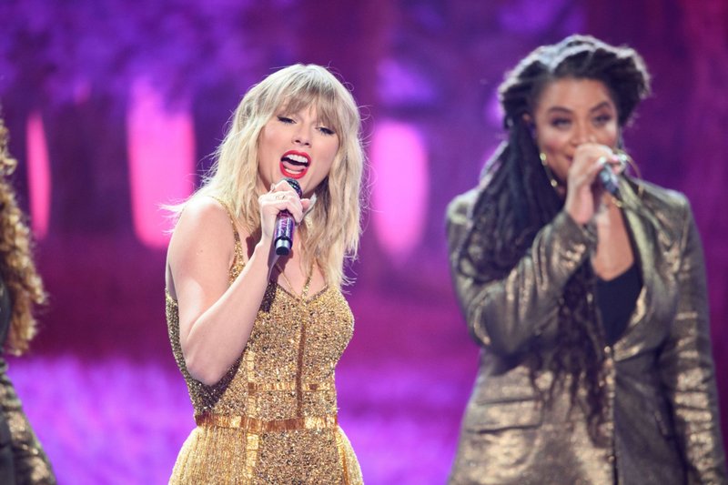 Taylor Swift at 2019 American Music Awards — photo 74