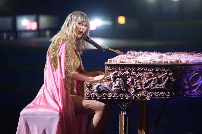 Taylor Swift at 2019 American Music Awards — photo 83