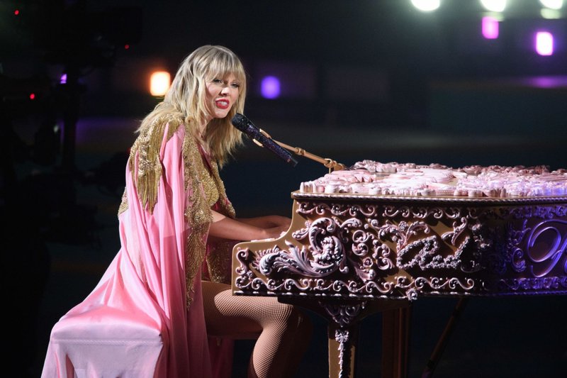 Taylor Swift at 2019 American Music Awards — photo 85