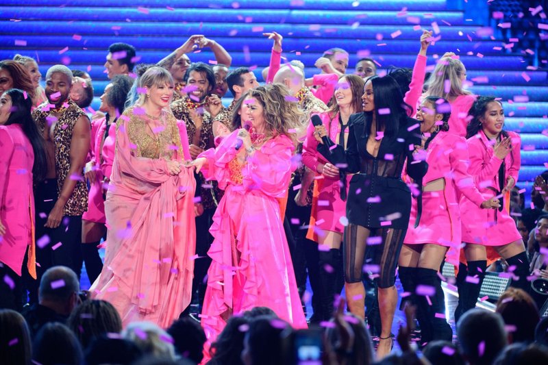 Taylor Swift at 2019 American Music Awards — photo 93