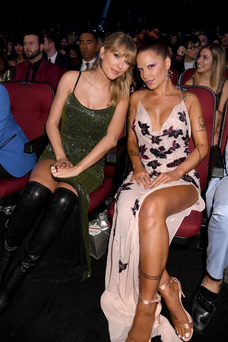 Taylor Swift at 2019 American Music Awards — photo 175