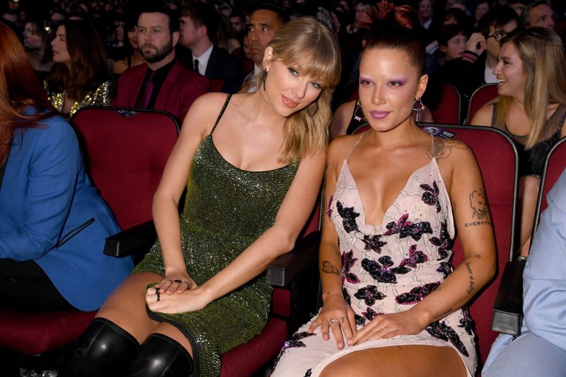 Taylor Swift at 2019 American Music Awards — photo 191
