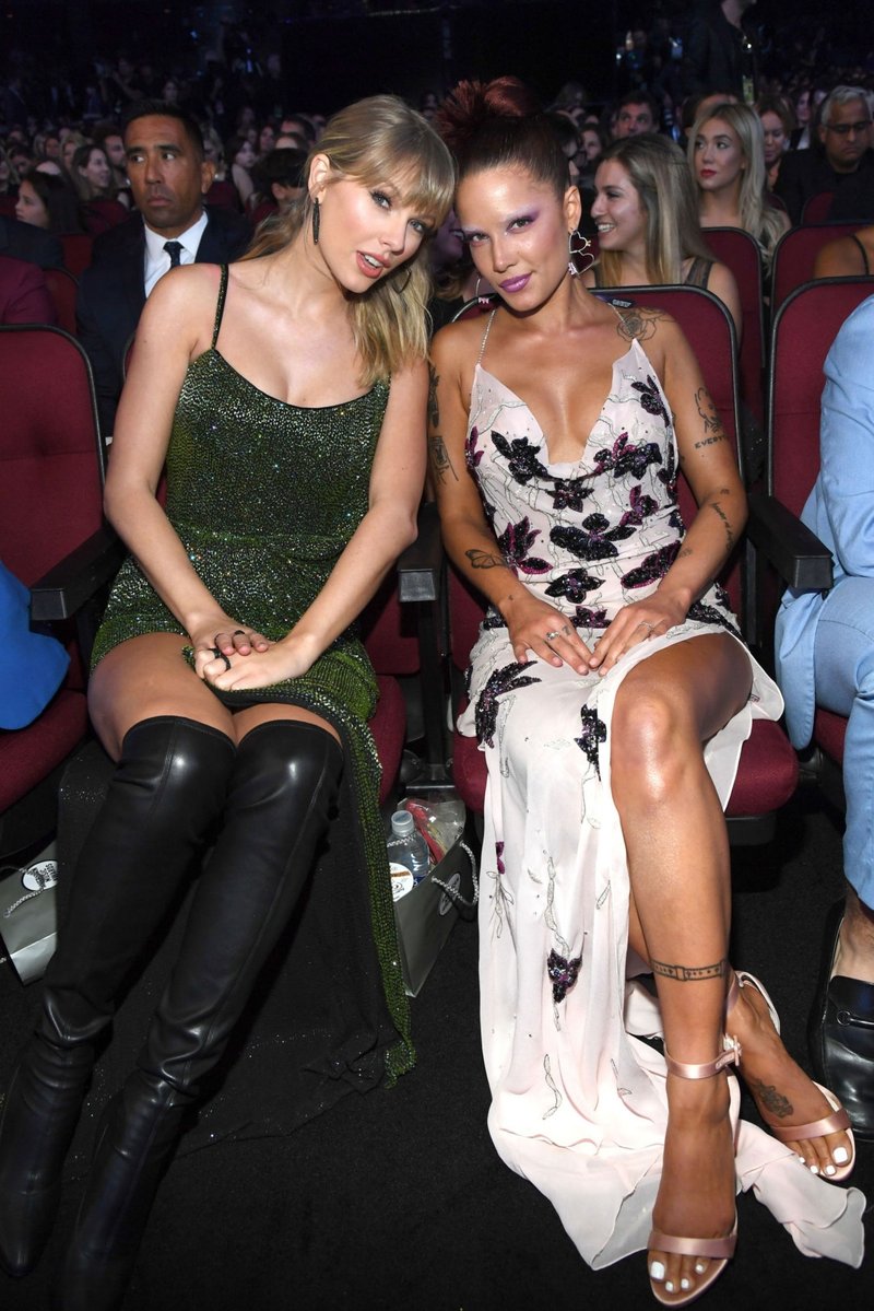 Taylor Swift at 2019 American Music Awards — photo 210