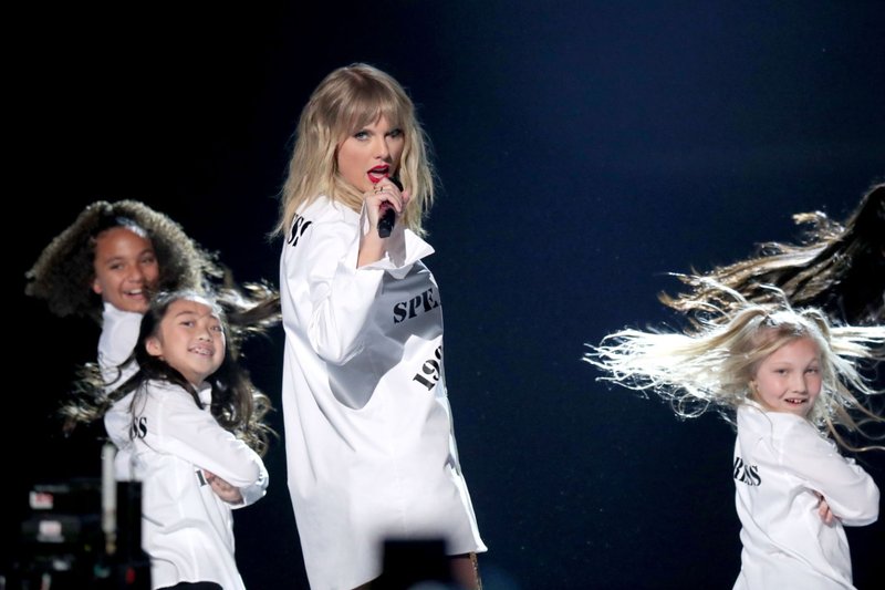 Taylor Swift at 2019 American Music Awards — photo 245