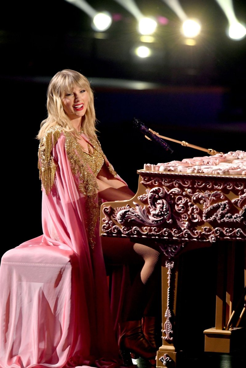 Taylor Swift at 2019 American Music Awards — photo 287