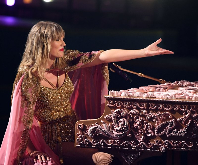 Taylor Swift at 2019 American Music Awards — photo 289