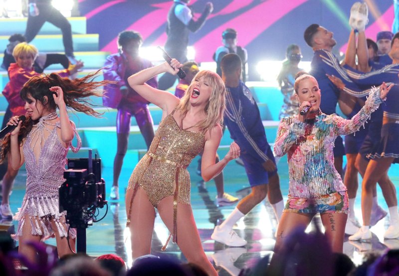 Taylor Swift at 2019 American Music Awards — photo 295