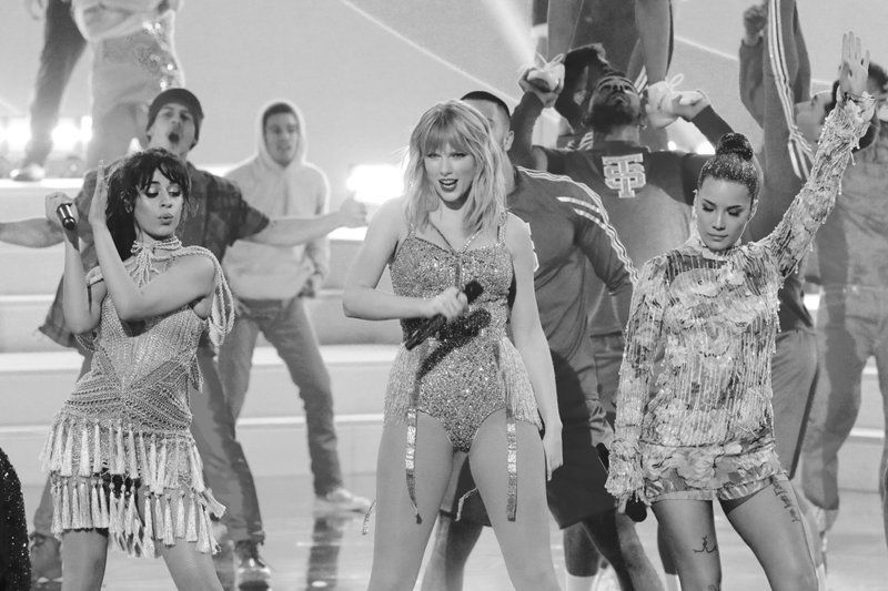 Taylor Swift at 2019 American Music Awards — photo 308