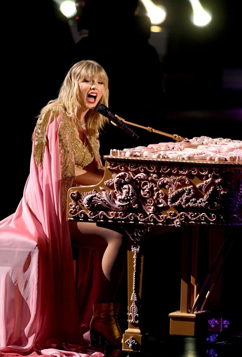 Taylor Swift at 2019 American Music Awards — photo 310