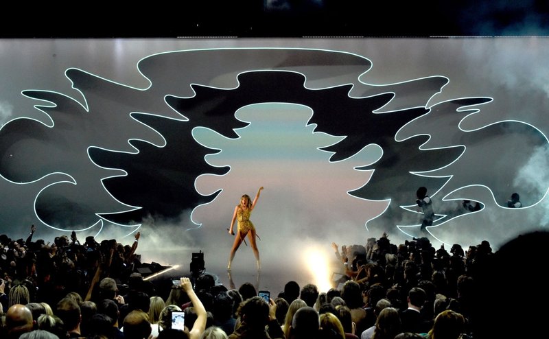 Taylor Swift at 2019 American Music Awards — photo 314