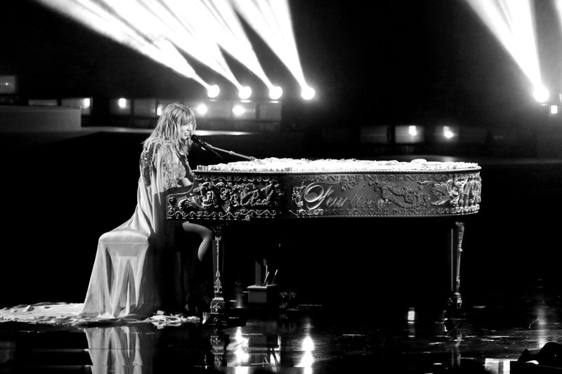 Taylor Swift at 2019 American Music Awards — photo 329