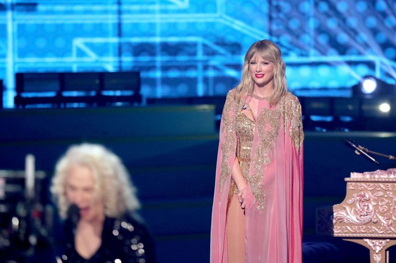 Taylor Swift at 2019 American Music Awards — photo 334