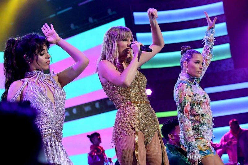 Taylor Swift at 2019 American Music Awards — photo 358