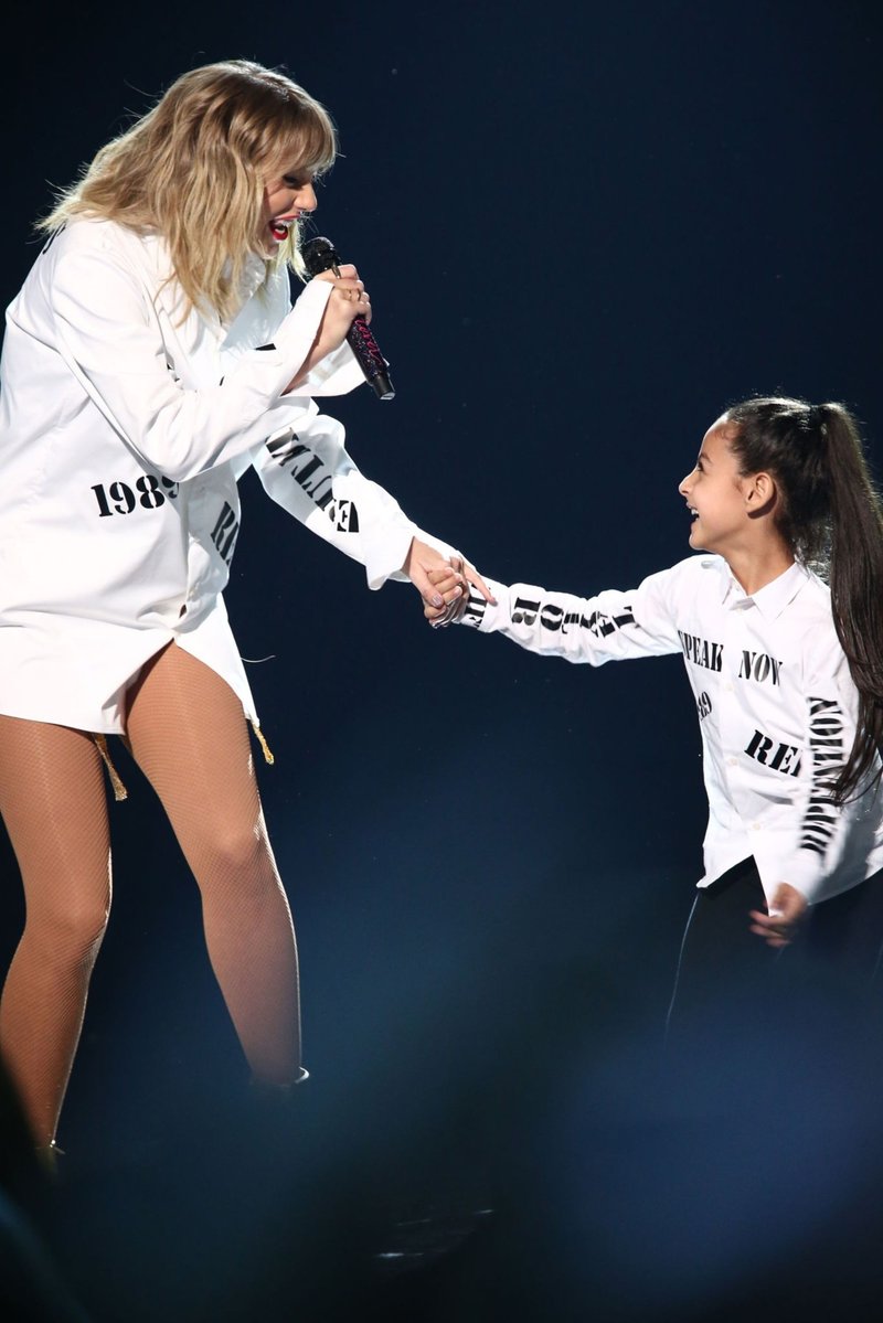 Taylor Swift at 2019 American Music Awards — photo 394