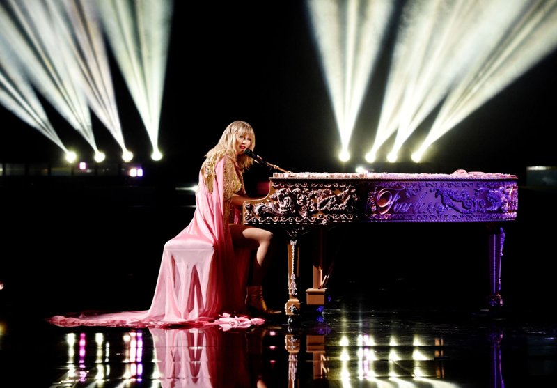 Taylor Swift at 2019 American Music Awards — photo 405