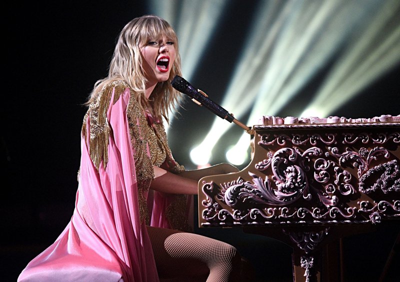 Taylor Swift at 2019 American Music Awards — photo 432