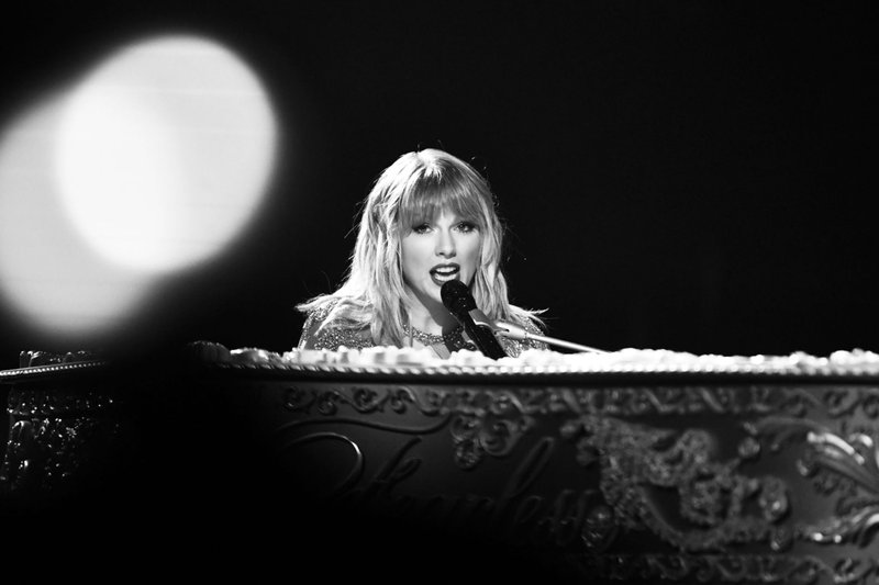 Taylor Swift at 2019 American Music Awards — photo 437