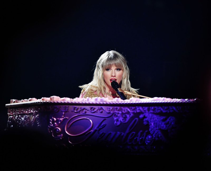 Taylor Swift at 2019 American Music Awards — photo 443