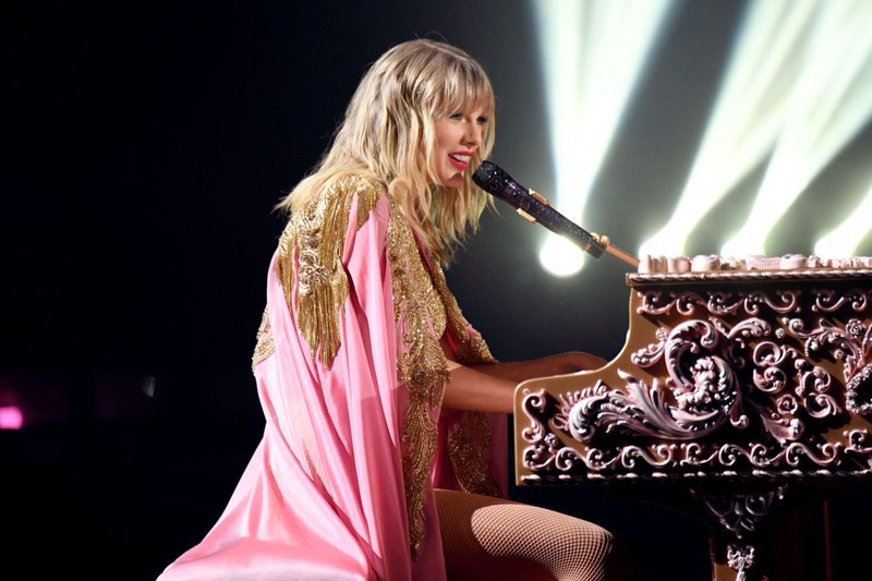 Taylor Swift at 2019 American Music Awards — photo 444