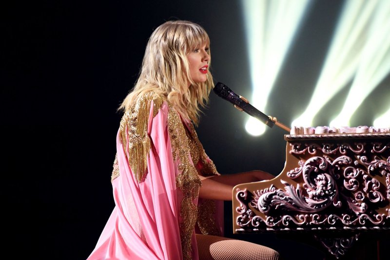 Taylor Swift at 2019 American Music Awards — photo 447
