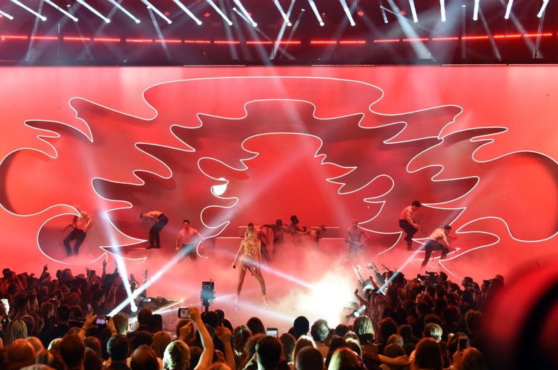 Taylor Swift at 2019 American Music Awards — photo 454