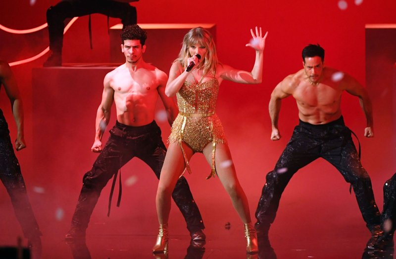 Taylor Swift at 2019 American Music Awards — photo 456