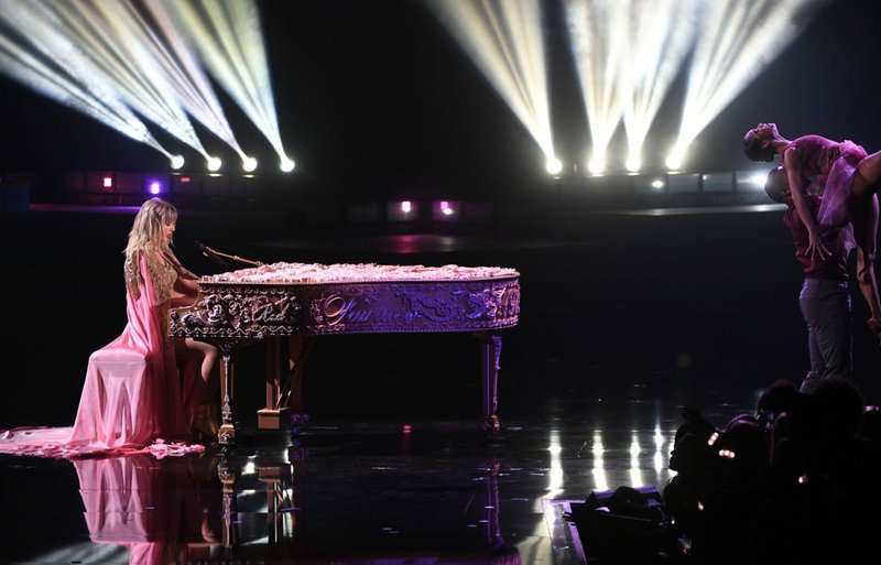 Taylor Swift at 2019 American Music Awards — photo 468