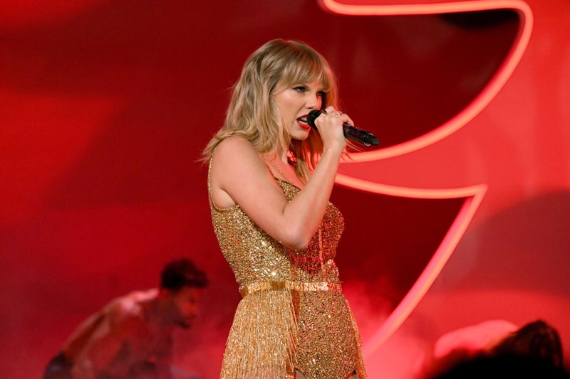 Taylor Swift at 2019 American Music Awards — photo 485