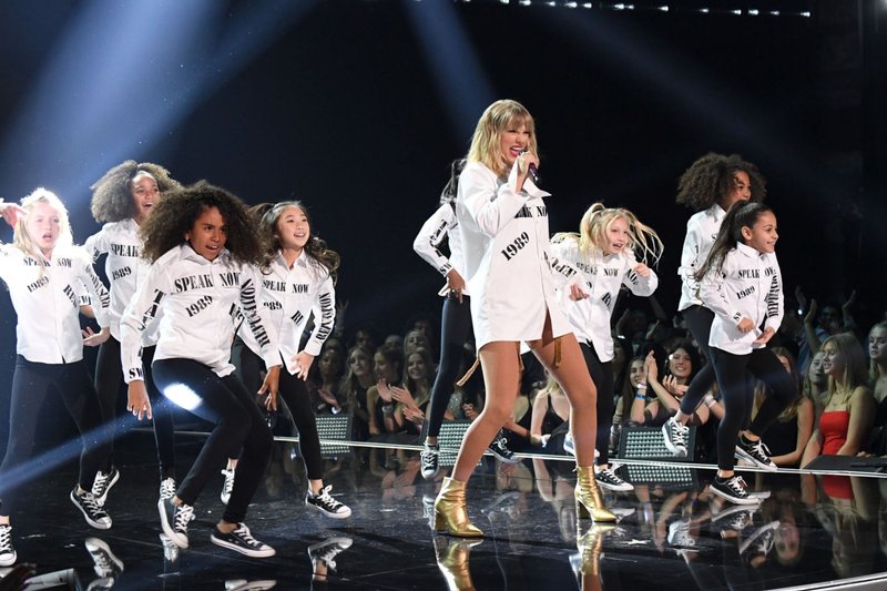 Taylor Swift at 2019 American Music Awards — photo 508