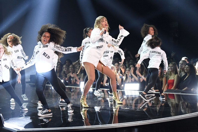 Taylor Swift at 2019 American Music Awards — photo 510