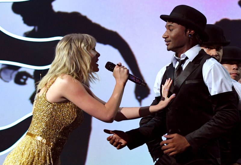 Taylor Swift at 2019 American Music Awards — photo 528
