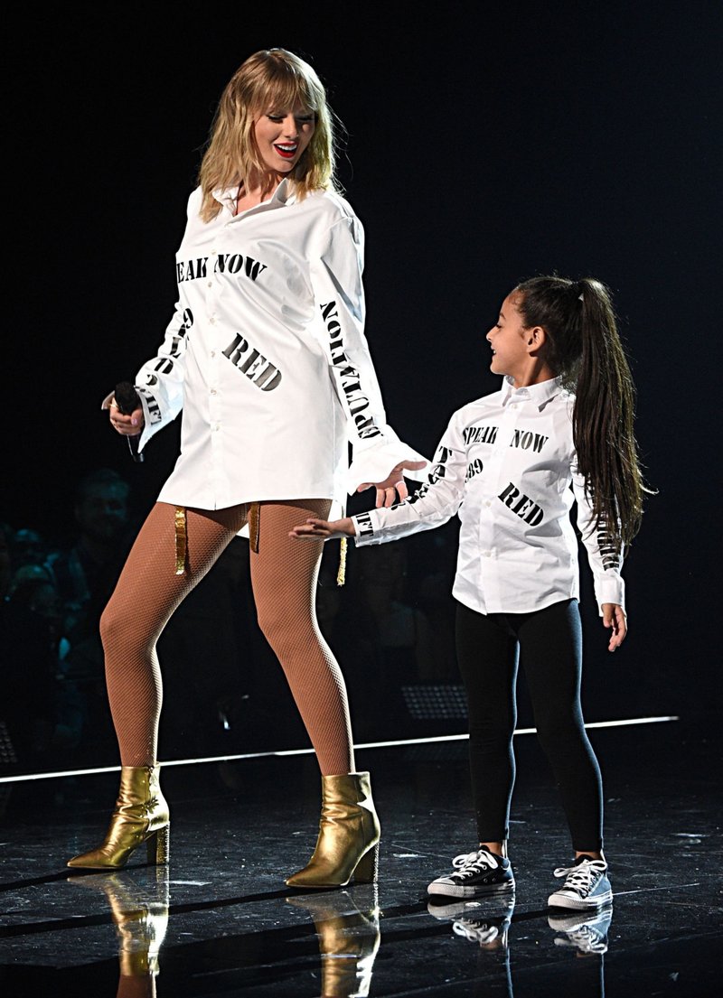 Taylor Swift at 2019 American Music Awards — photo 546