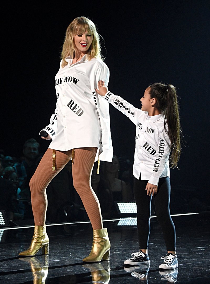 Taylor Swift at 2019 American Music Awards — photo 548