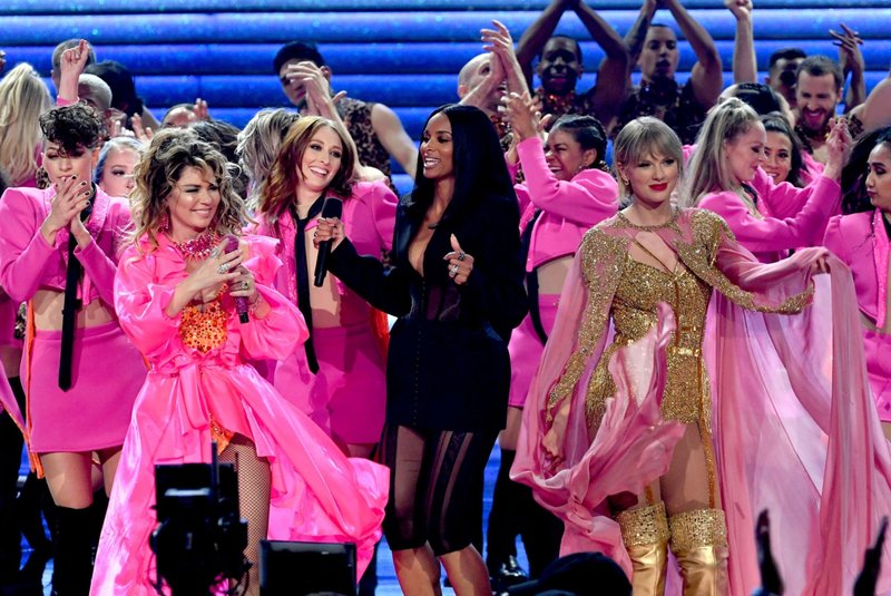 Taylor Swift at 2019 American Music Awards — photo 567