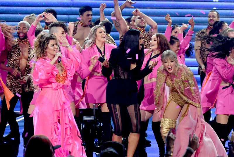 Taylor Swift at 2019 American Music Awards — photo 571