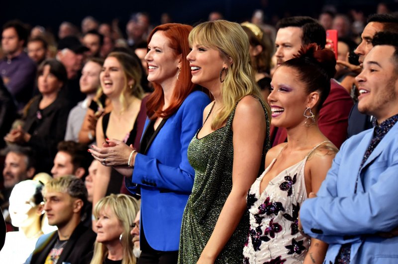 Taylor Swift at 2019 American Music Awards — photo 573