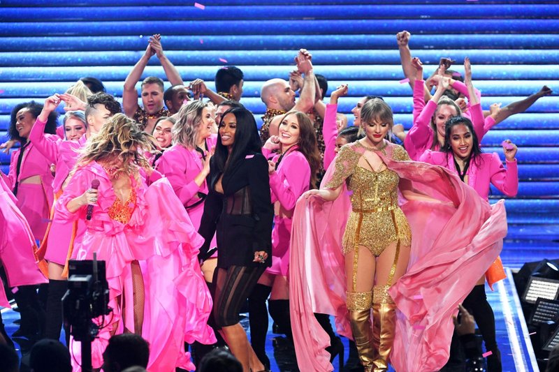 Taylor Swift at 2019 American Music Awards — photo 578
