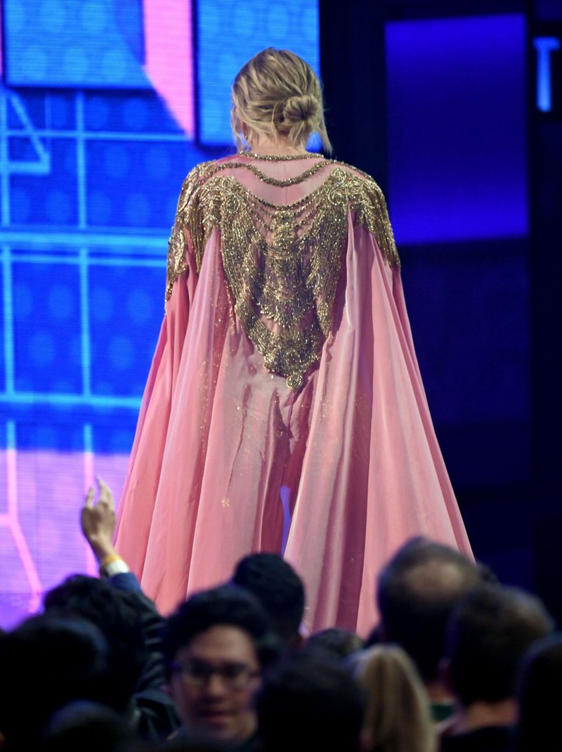 Taylor Swift at 2019 American Music Awards — photo 580