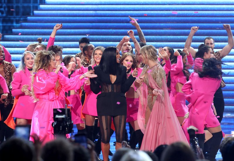 Taylor Swift at 2019 American Music Awards — photo 583