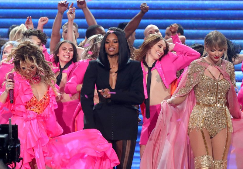 Taylor Swift at 2019 American Music Awards — photo 586