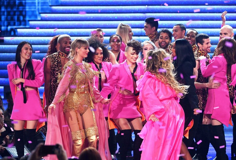 Taylor Swift at 2019 American Music Awards — photo 587