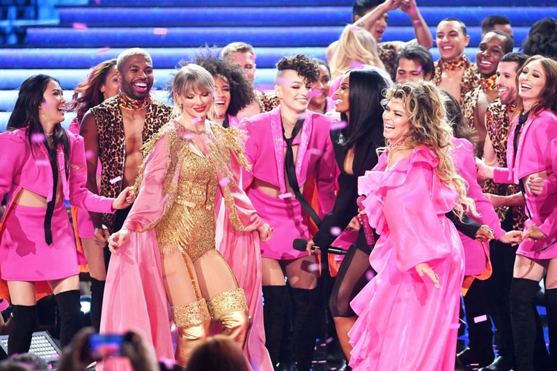Taylor Swift at 2019 American Music Awards — photo 590